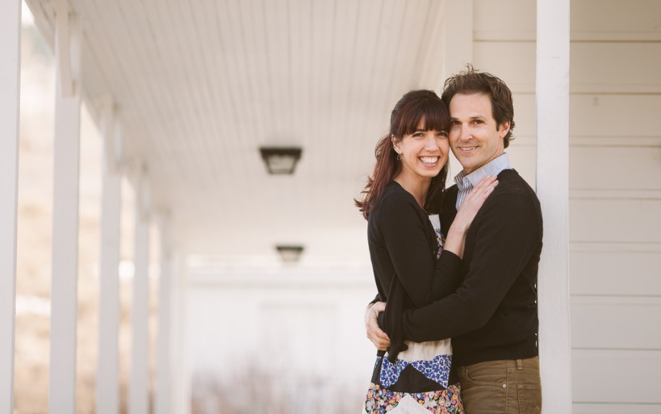 Engagement_White_Barn